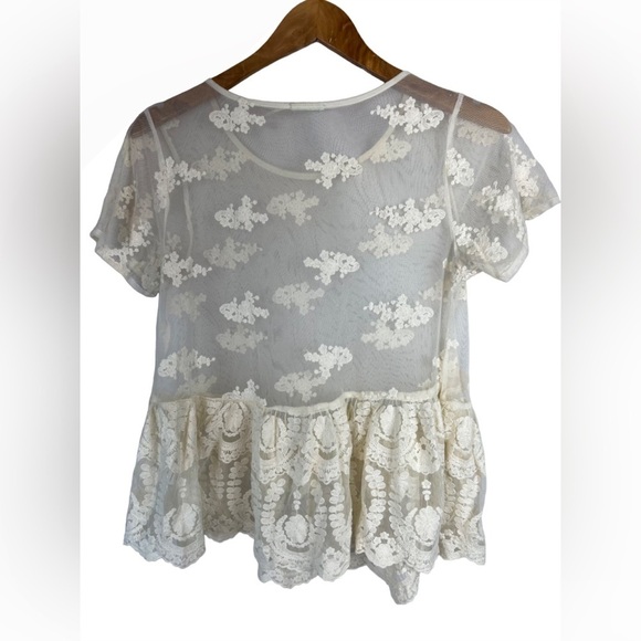 Kimchi Blue Lace Peplum Top with Floral Design Size S - Picture 4 of 10